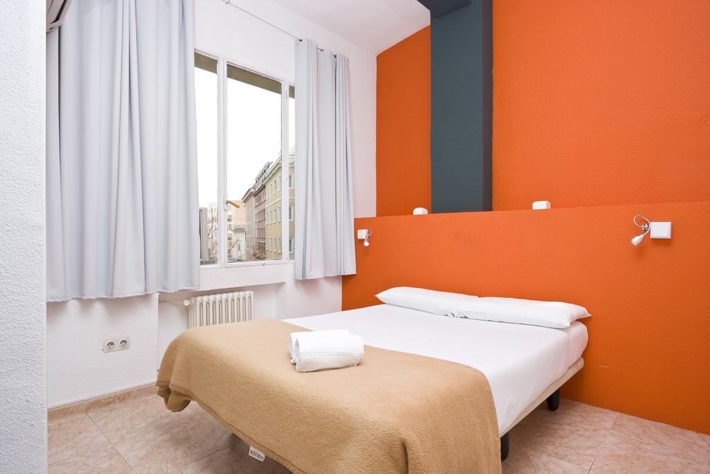 Euromadrid Hostel Room photo