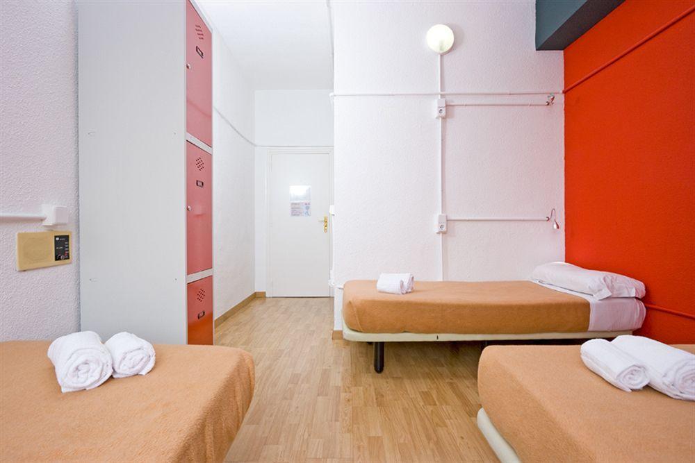 Euromadrid Hostel Exterior photo