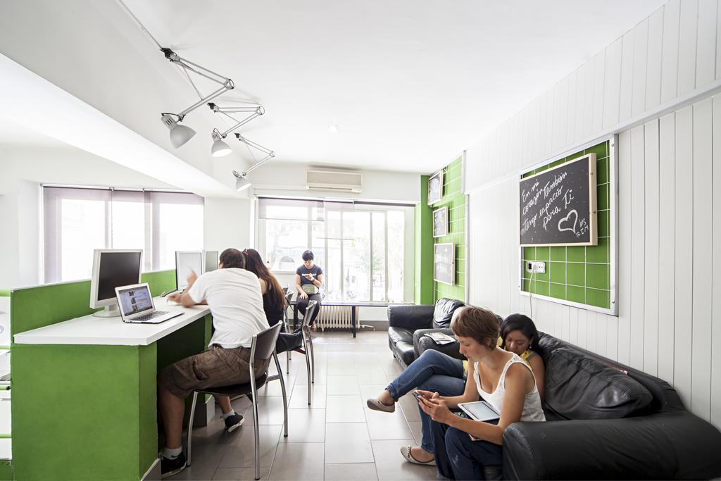 Euromadrid Hostel Exterior photo