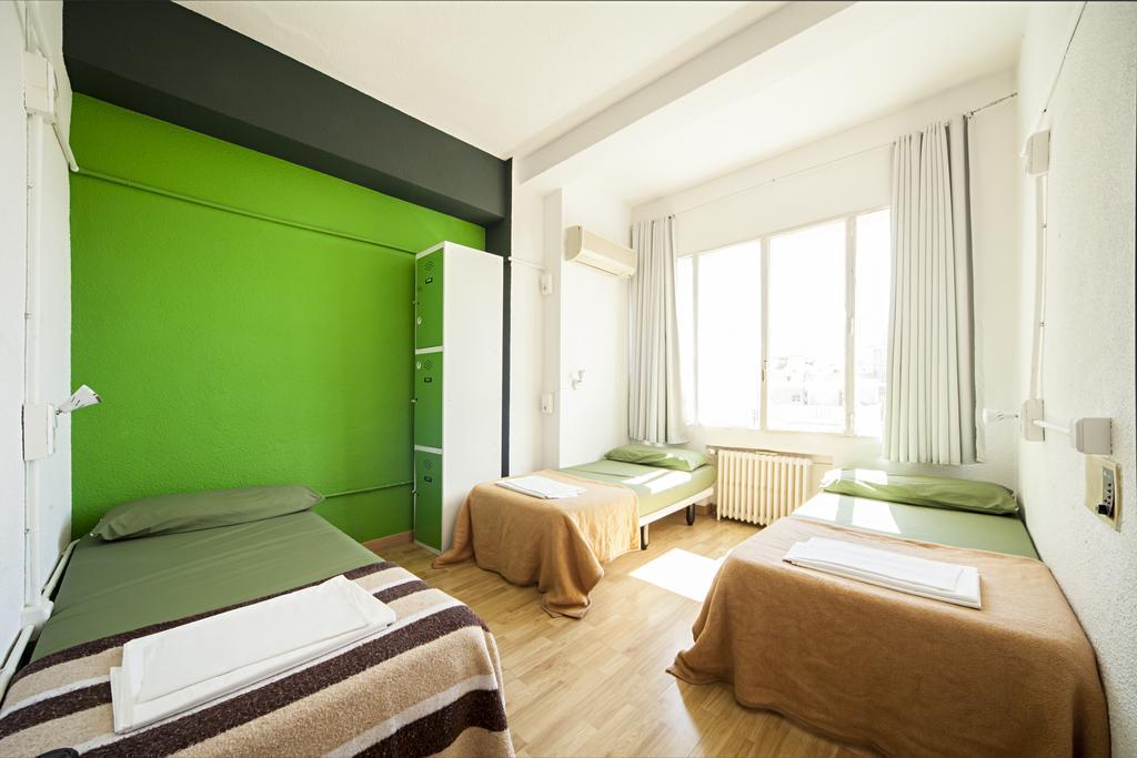 Euromadrid Hostel Exterior photo