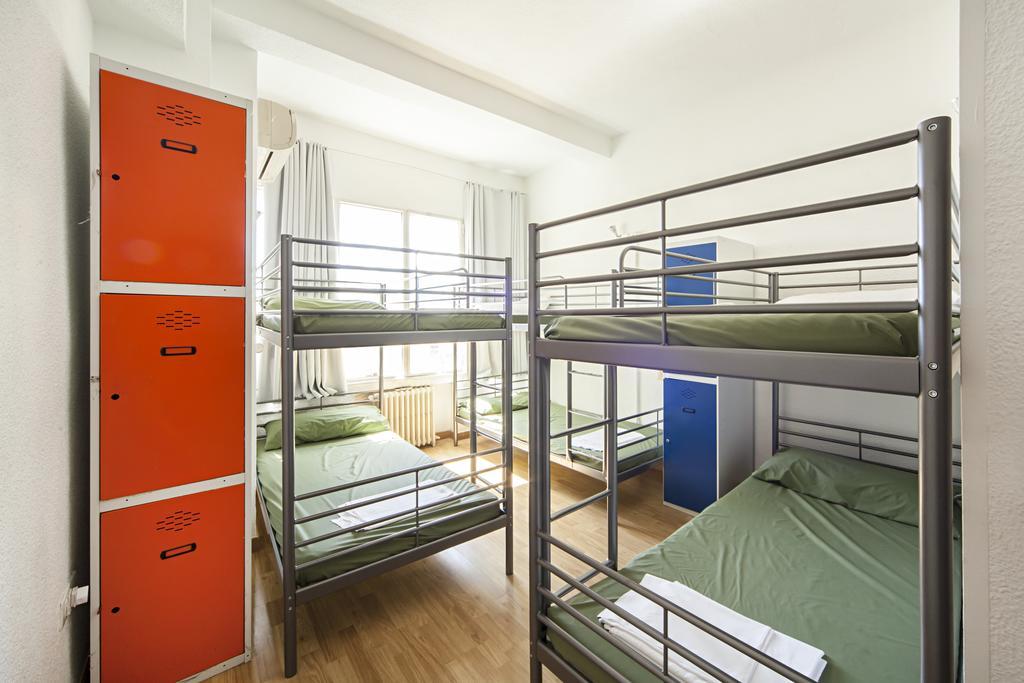 Euromadrid Hostel Exterior photo