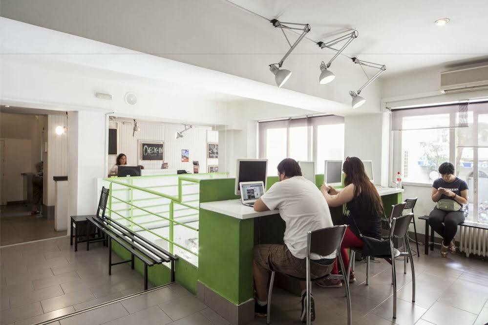 Euromadrid Hostel Exterior photo
